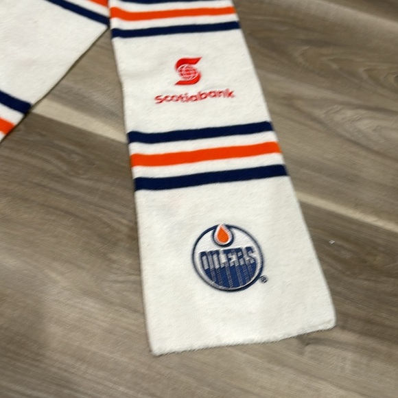 🏁 Scotiabank Oilers White and Blue Scarf - Picture 3 of 5
